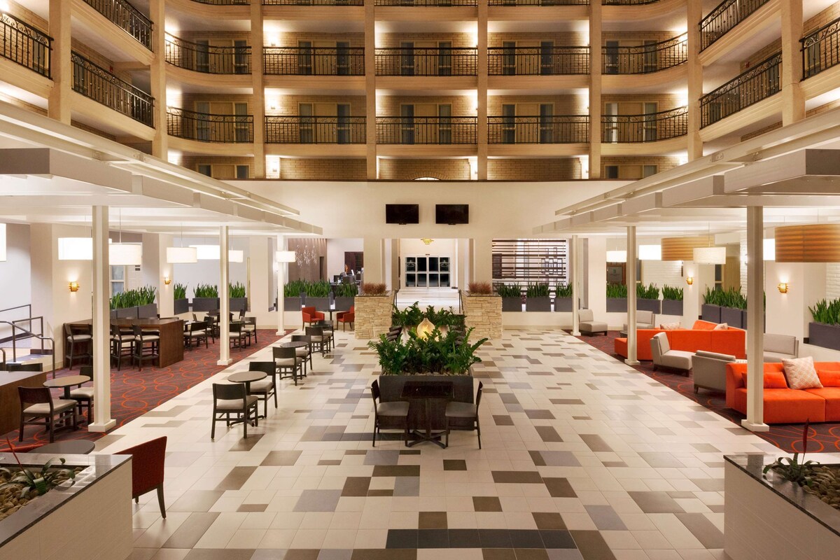 Embassy Suites suite