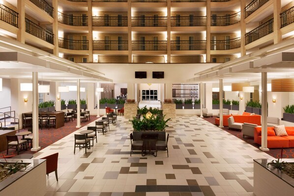 Lobby - Embassy Suites Hotel Baton Rouge (Baton Rouge)