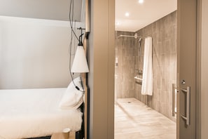 Standardzimmer, 1 Doppelbett | Hochwertige Bettwaren, Schreibtisch, Verdunkelungsvorhänge