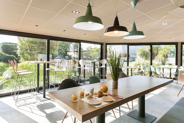 Breakfast, lunch, dinner served; French cuisine, pool views