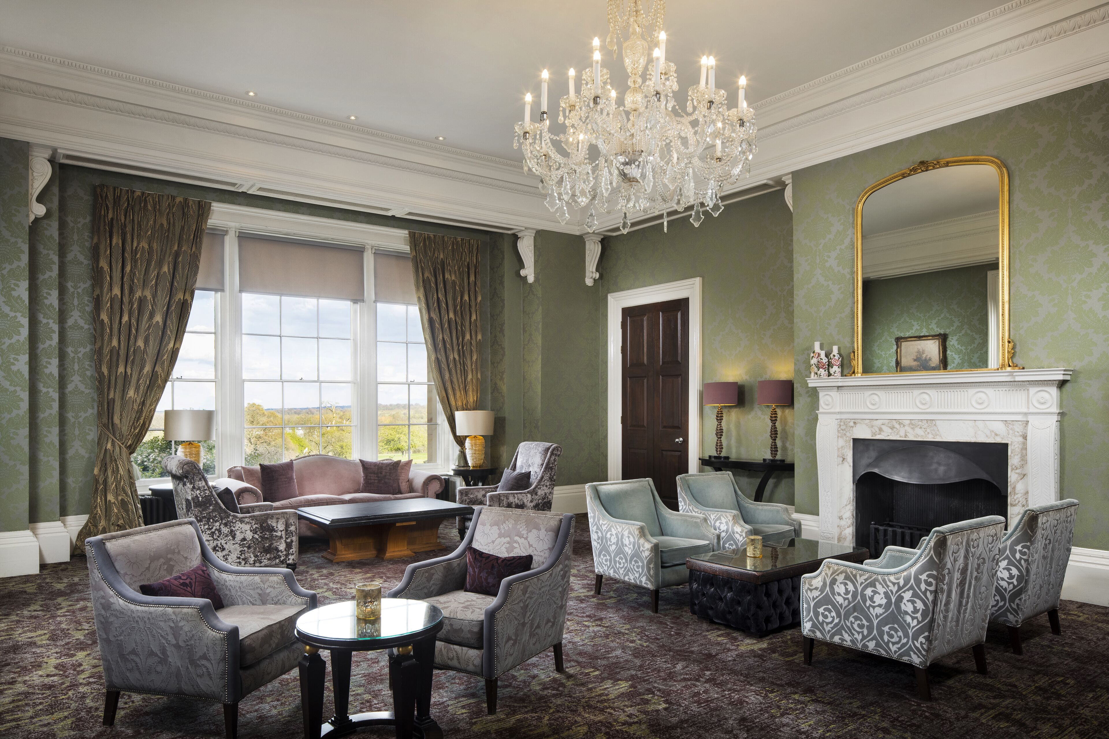 2 bars/lounges, champagne bar