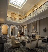 2 bars/lounges, Champagne bar