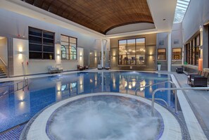 Indoor pool, sun loungers