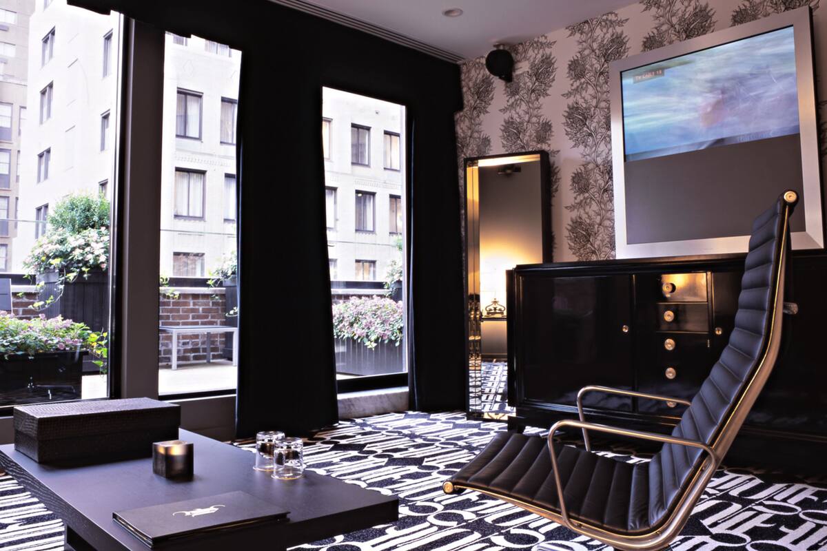 เพนท์เฮาส์, วิวเมือง (Duplex) | ผ้าปูที่นอน Frette จากอิตาลี, เครื่องนอนระดับพรีเมียม, ผ้านวมขนเป็ด