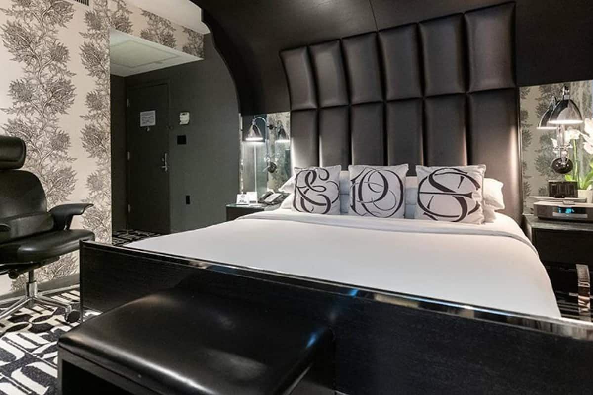 Italiaanse Frette-lakens, luxe beddengoed, donzen dekbedden, een minibar