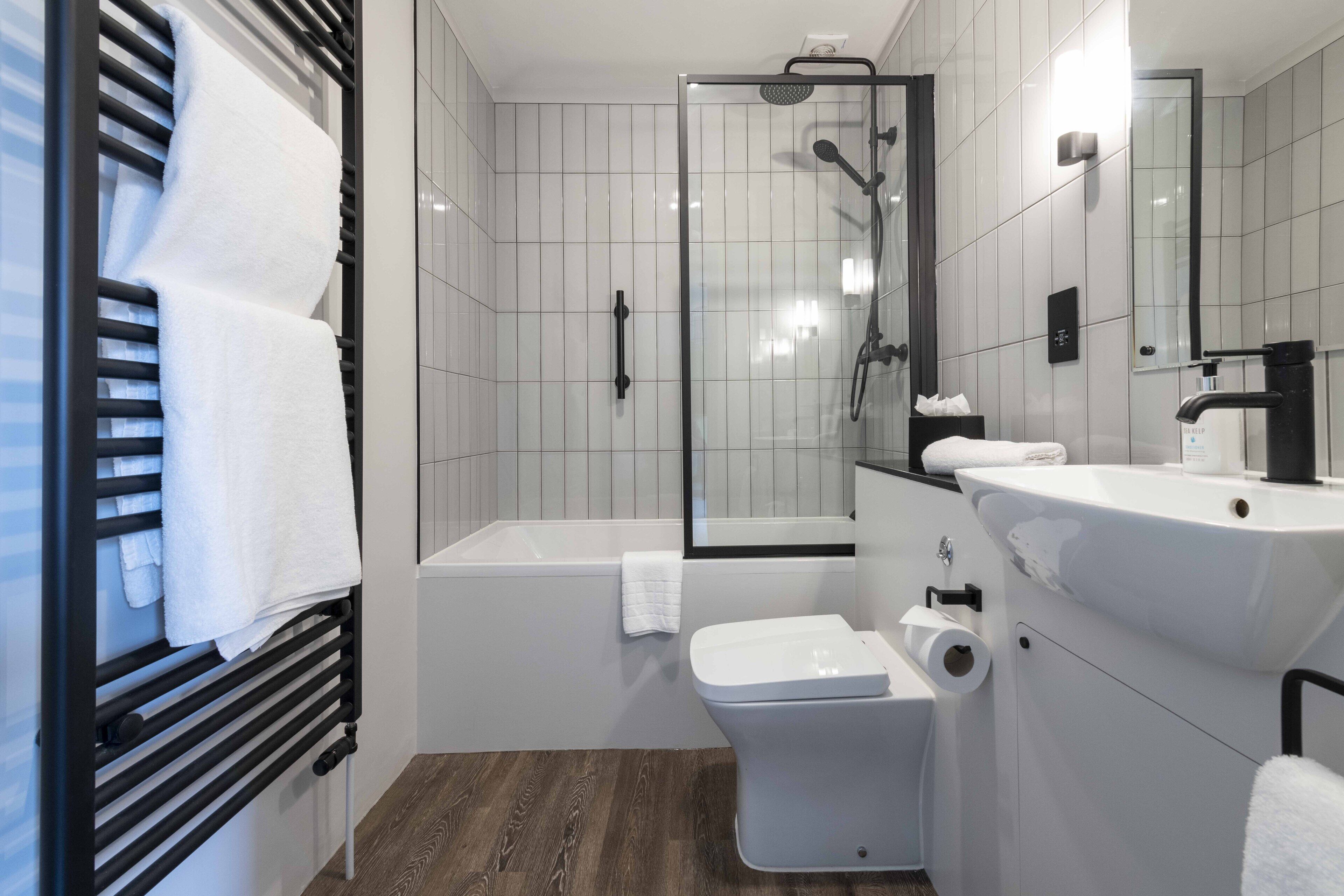 rainfall showerhead, free toiletries, hair dryer, towels