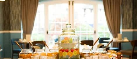 Breakfast, lunch and dinner served