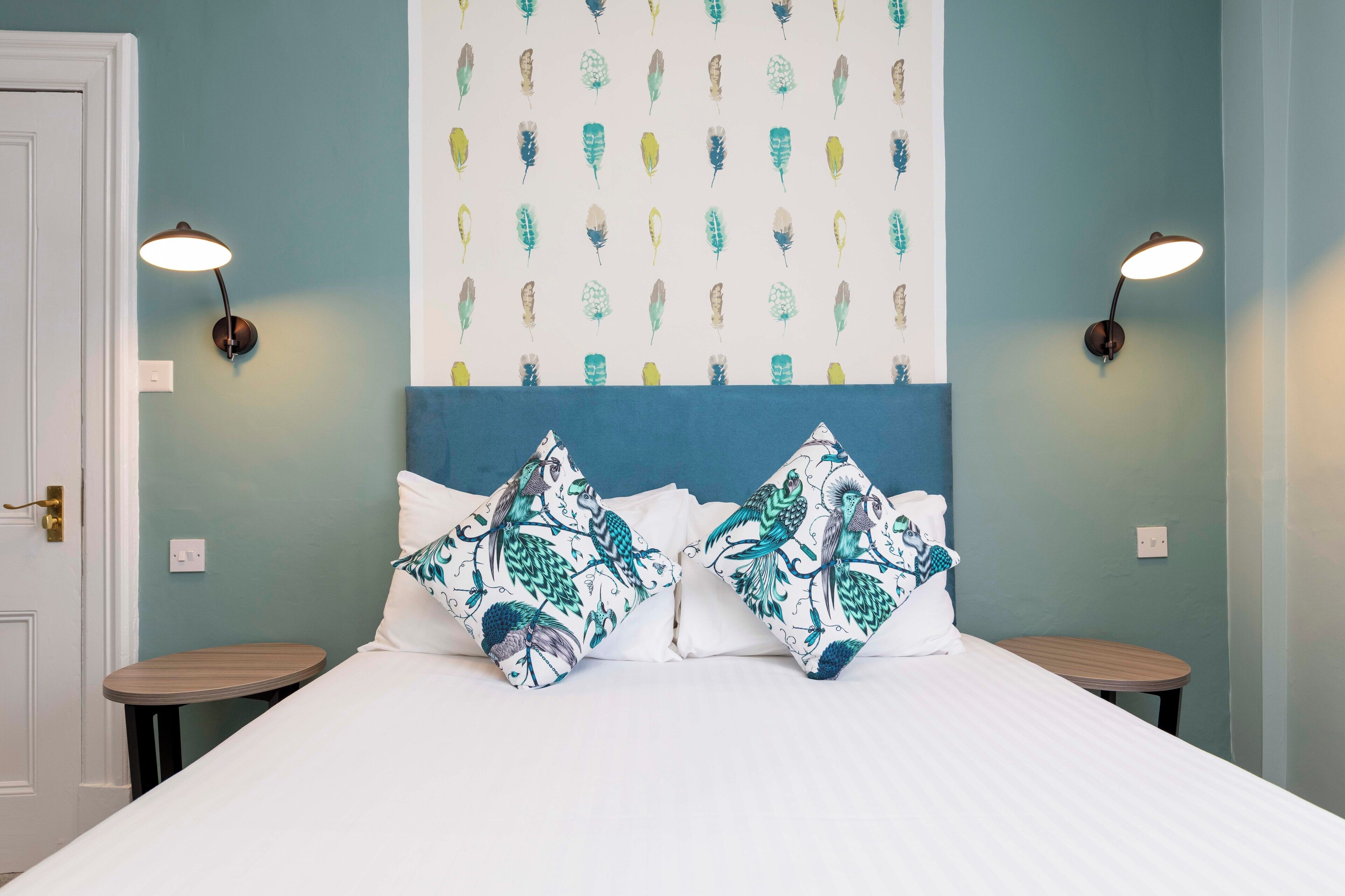 Desk, laptop workspace, iron/ironing board, free WiFi