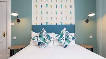 Desk, laptop workspace, iron/ironing board, free WiFi