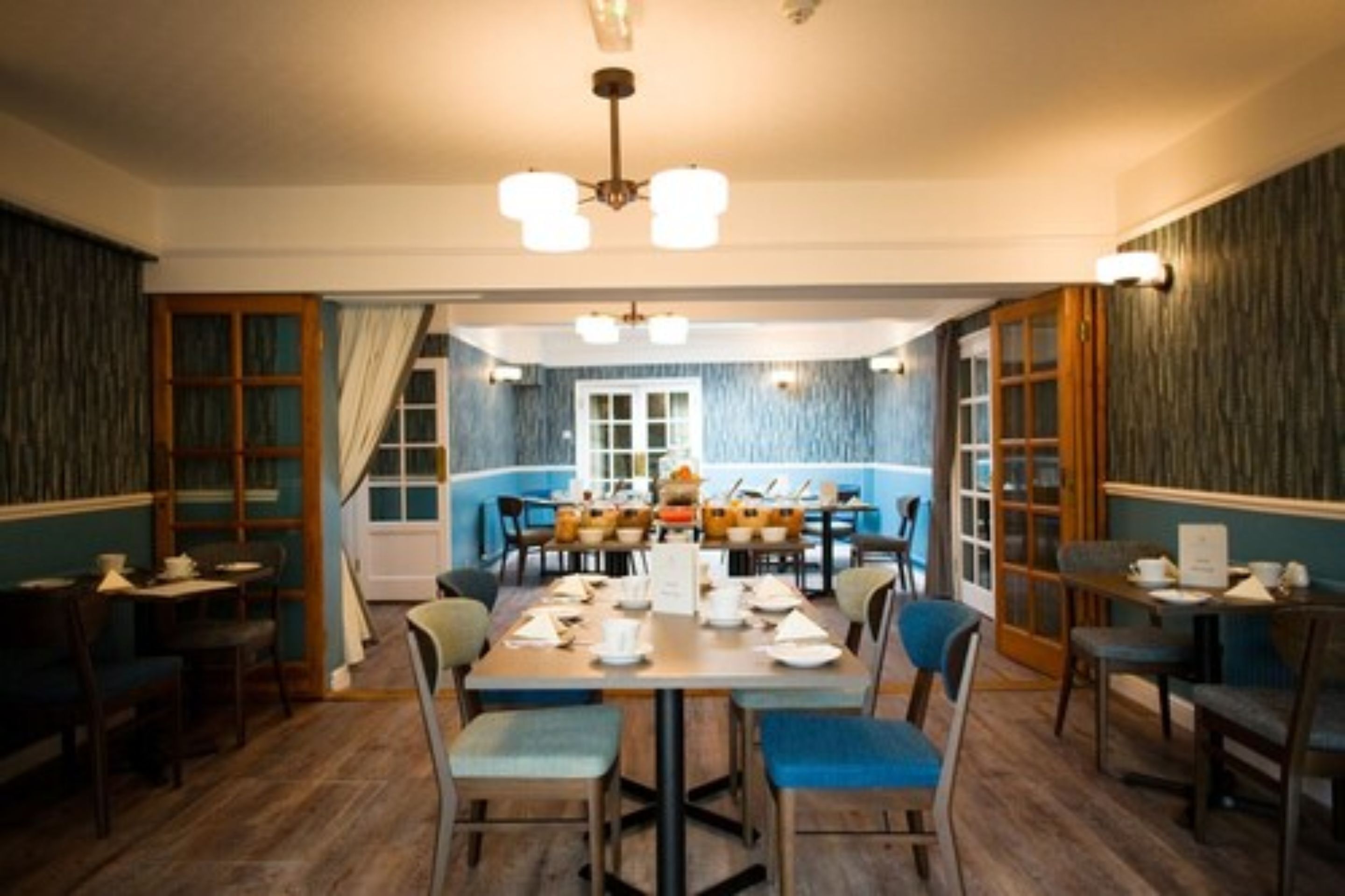 breakfast, lunch and dinner served