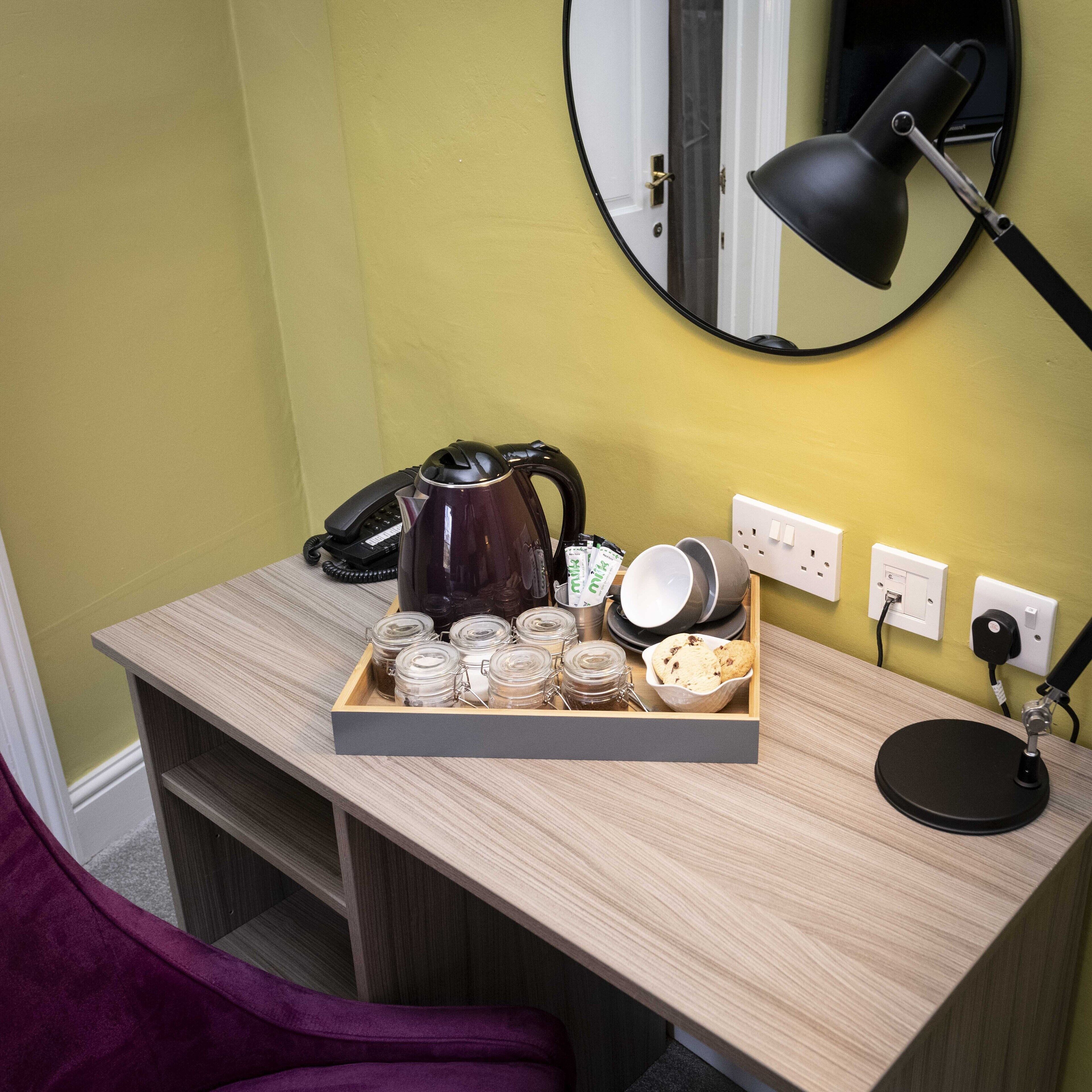 suite, 1 king bed with sofa bed | coffee and/or coffee maker