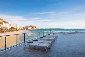 The Level Melia Room with Pool Access Adults Only | Minibar, in-room safe, individually decorated, individually furnished