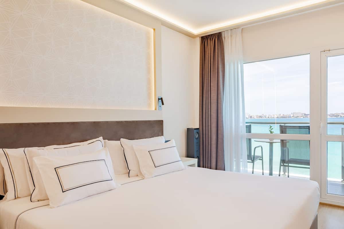 Minibar, in-room safe, individually decorated, individually furnished