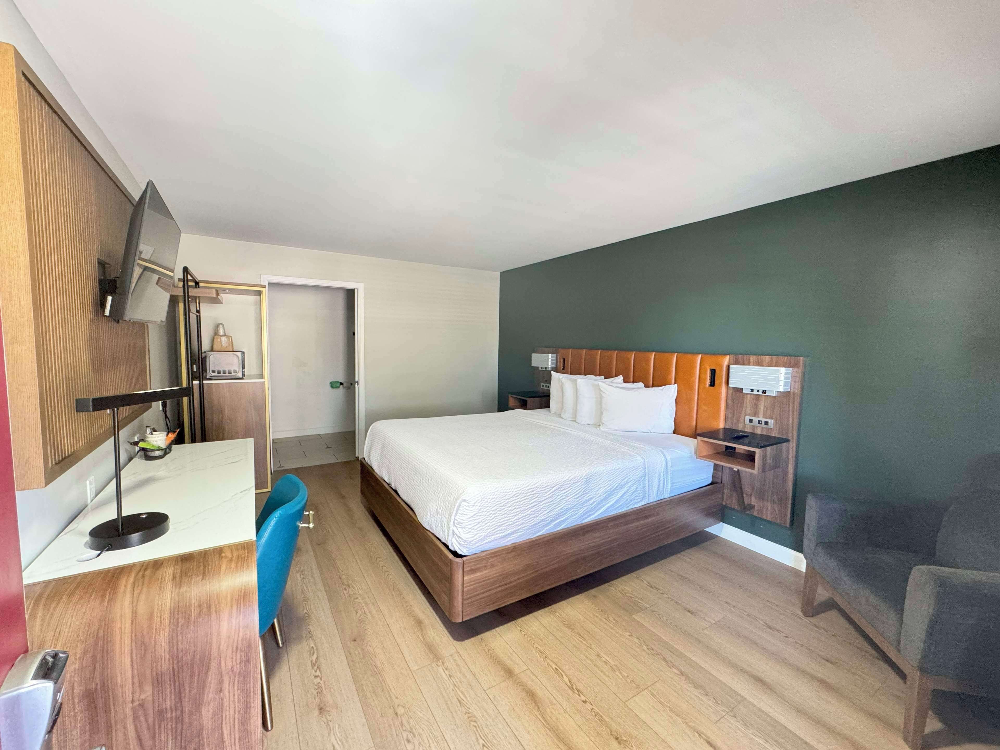 Bureau, espace de travail pour ordinateur portable, Wi-Fi gratuit