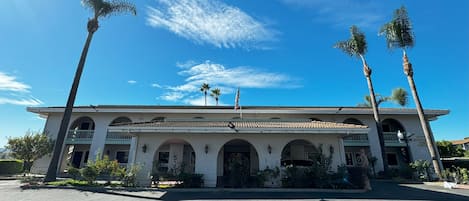 Fachada de la propiedad