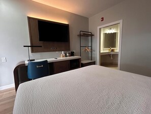 Schreibtisch, laptopgeeigneter Arbeitsplatz, kostenloses WLAN