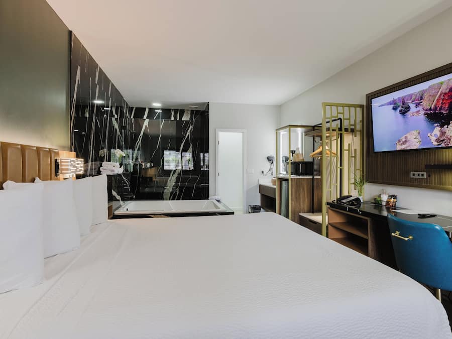 Habitación estándar, 1 cama de matrimonio grande, no fumadores (Walk-in Shower) | Escritorio, espacio para trabajar con un portátil, wifi gratis