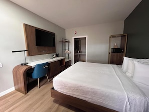 Desk, laptop workspace, free WiFi, bed sheets - SureStay by Best Western Morgan Hill (Morgan Hill)