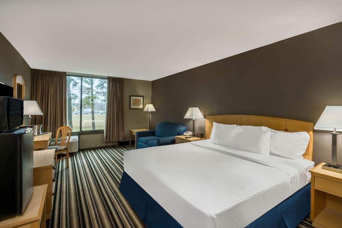 Chambre supérieure, 1 trÚs grand lit, non-fumeur | 1 chambre, bureau, espace de travail pour ordinateurs portables
