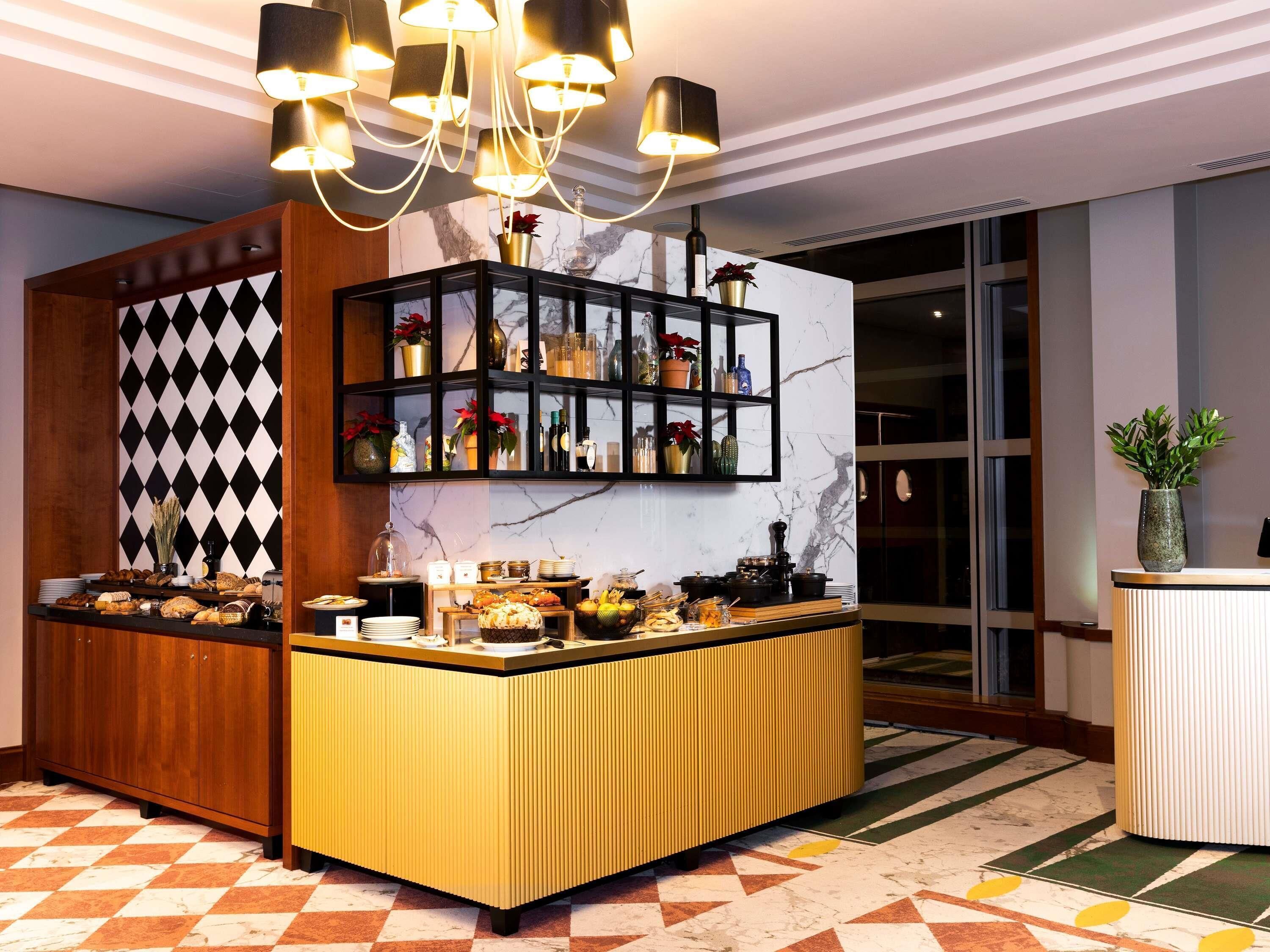 Daily full breakfast (EUR 35 per person)