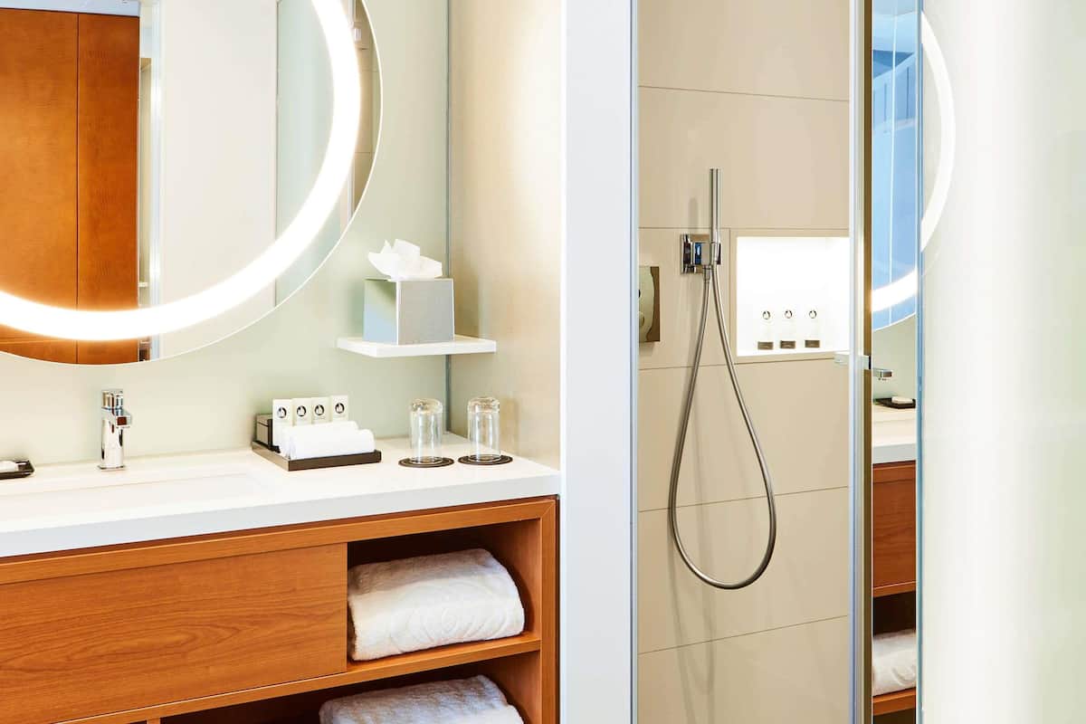1 bedroom, premium bedding, minibar, in-room safe