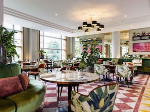 2 restaurants servant le petit déjeuner, spécialités Cuisine italienne