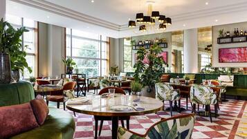 2 restaurants servant le petit déjeuner, spécialités Cuisine italienne