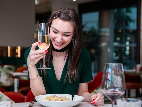 2 restaurants, breakfast, lunch, dinner served; Italian cuisine  - Sofitel Luxembourg Europe (Luxembourg City)