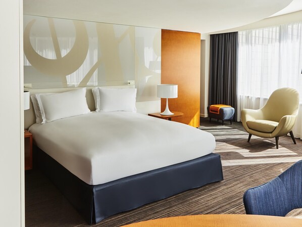 Junior Suite, 1 King Bed (Large Work Space)