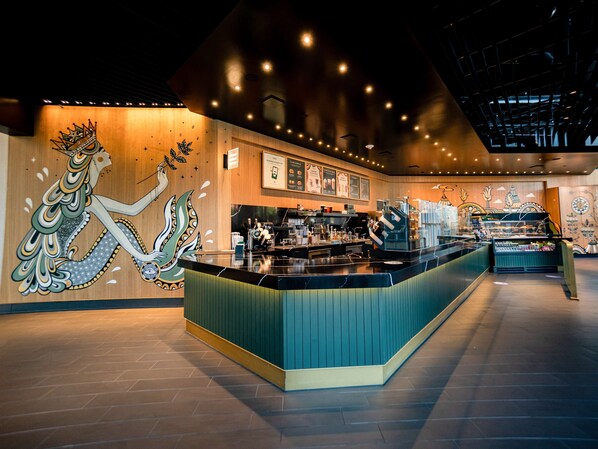 2 restaurants, breakfast, dinner served; American cuisine 