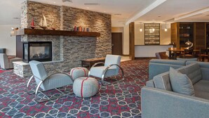 Lobby-lounge