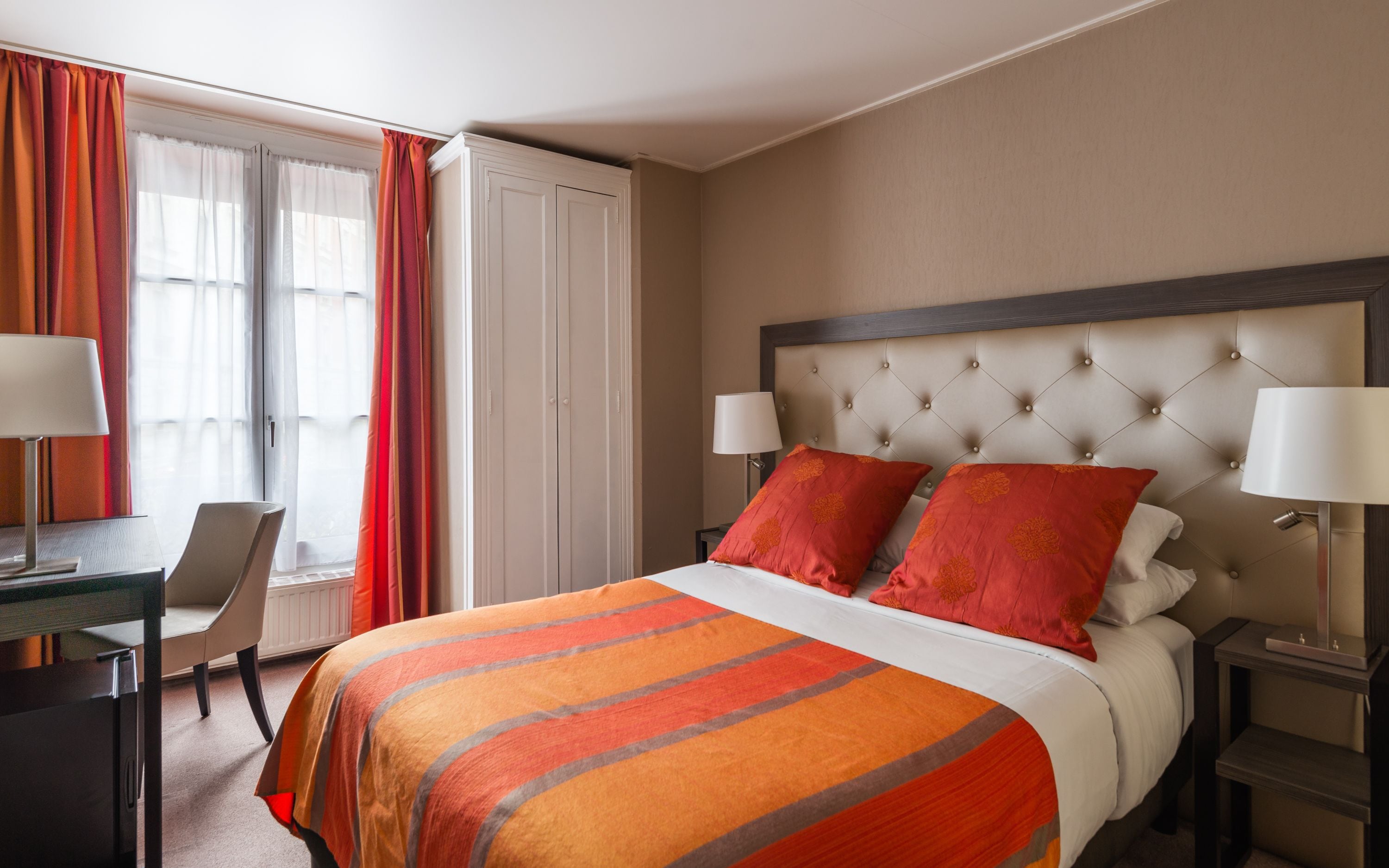 premium bedding, minibar, individually decorated, desk