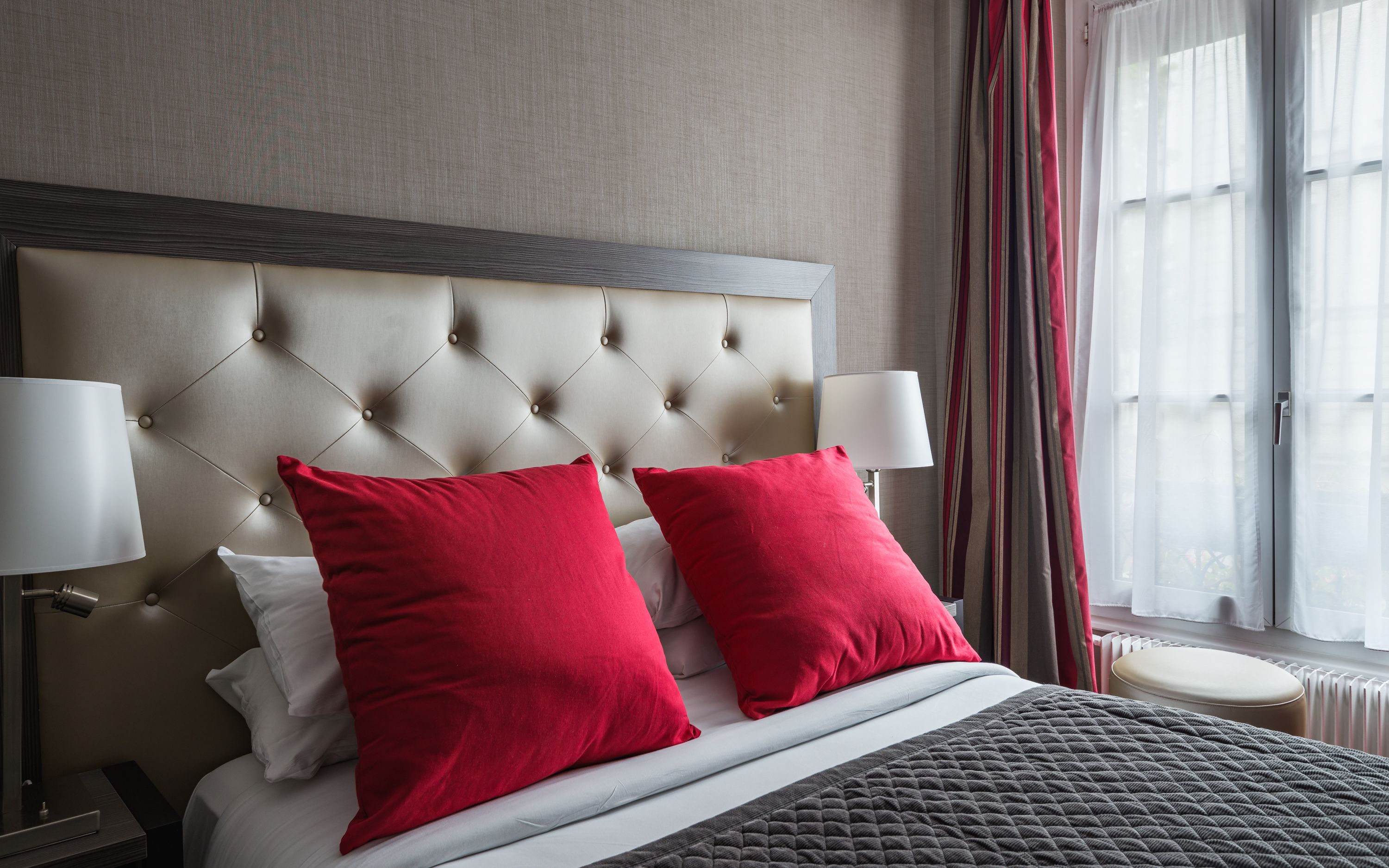 premium bedding, minibar, individually decorated, desk