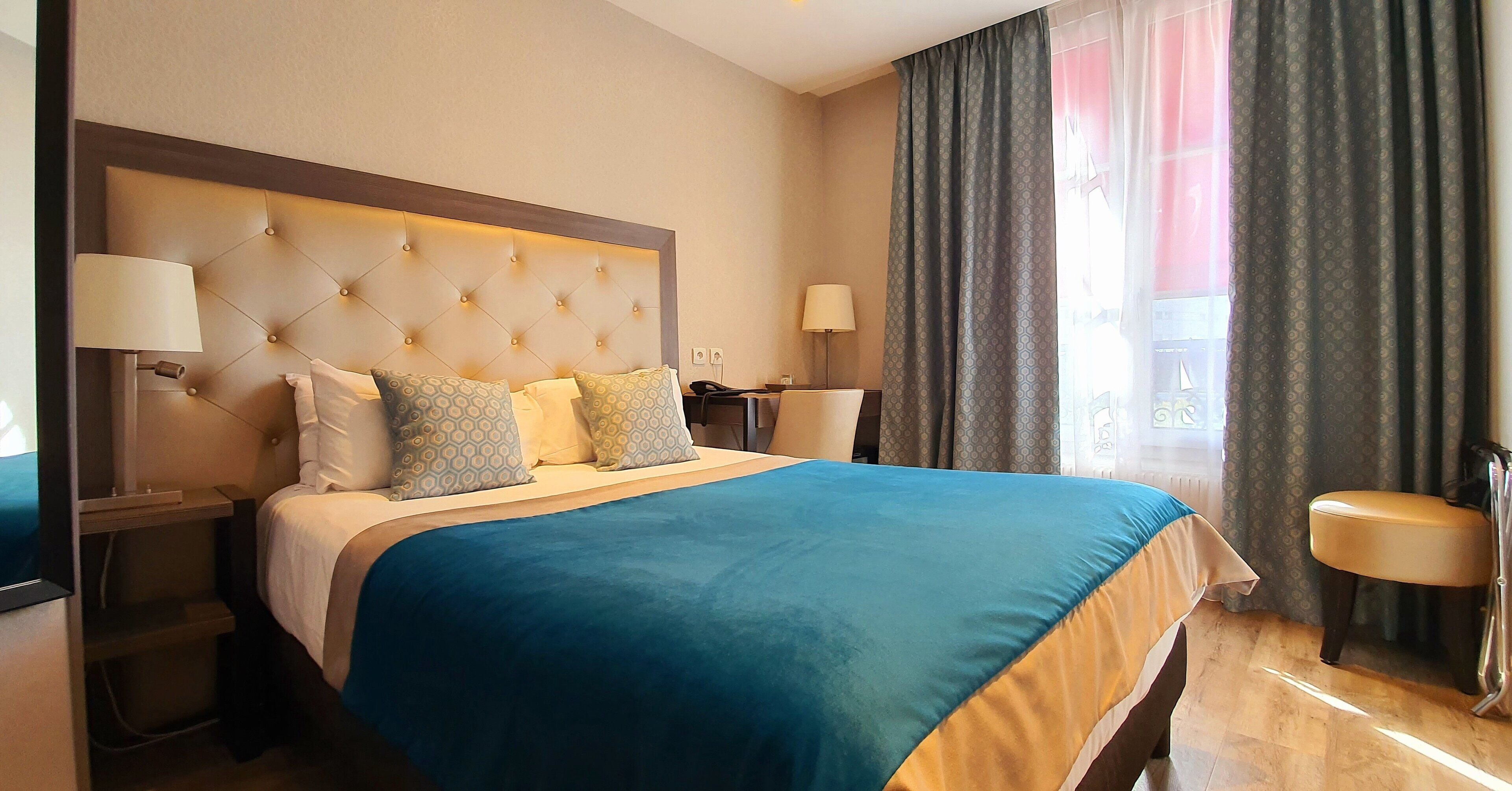 premium bedding, minibar, individually decorated, desk