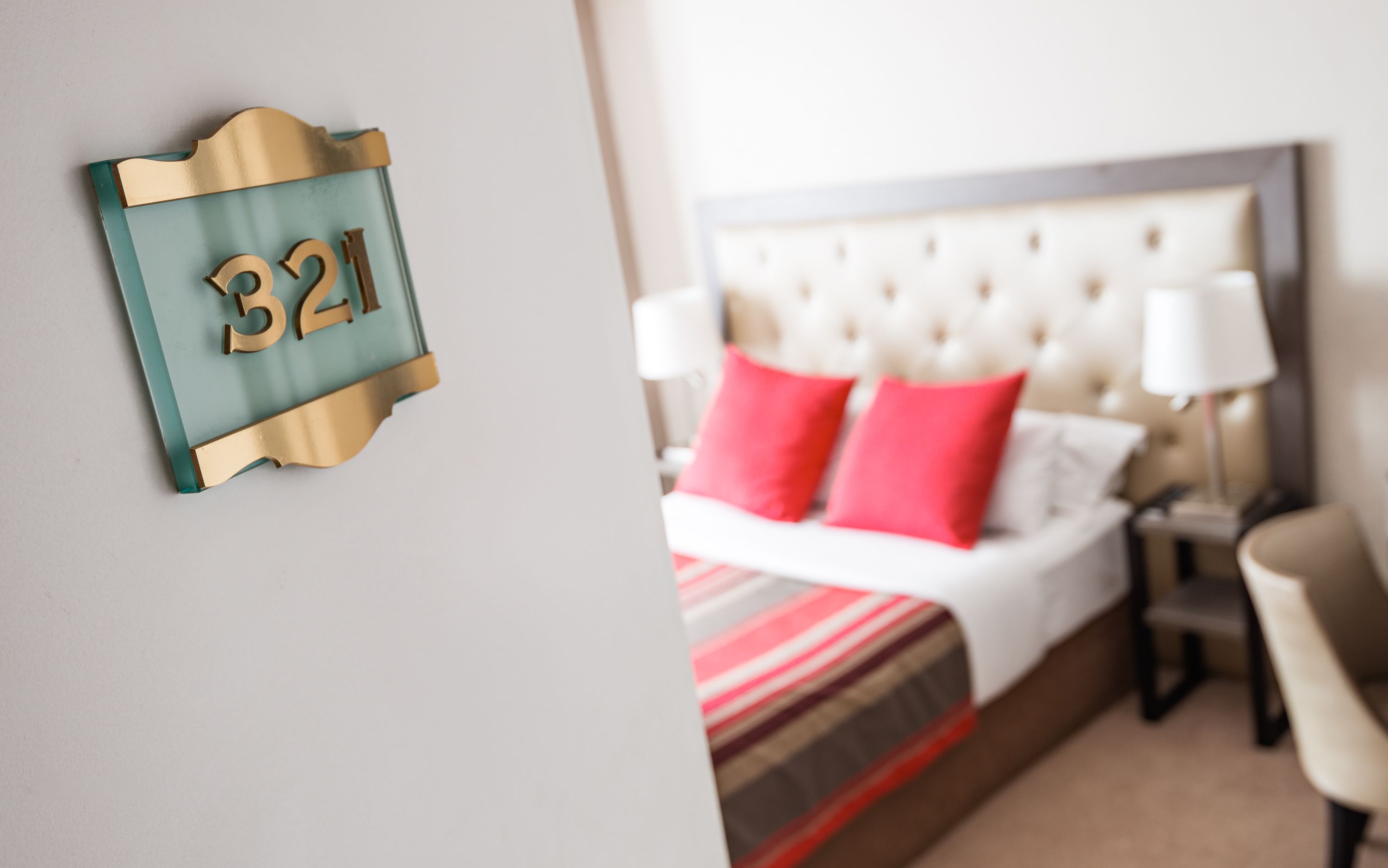 premium bedding, minibar, individually decorated, desk