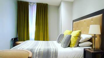 Roupas de cama premium, frigobar, individualmente decorados
