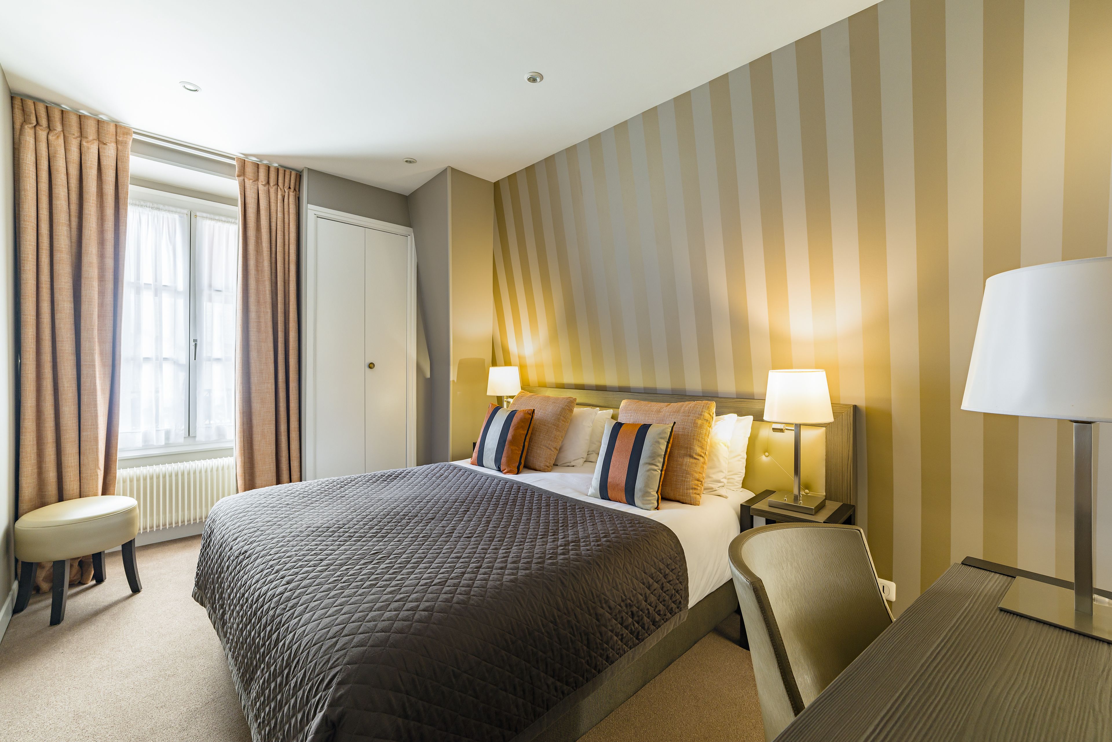 premium bedding, minibar, individually decorated, desk