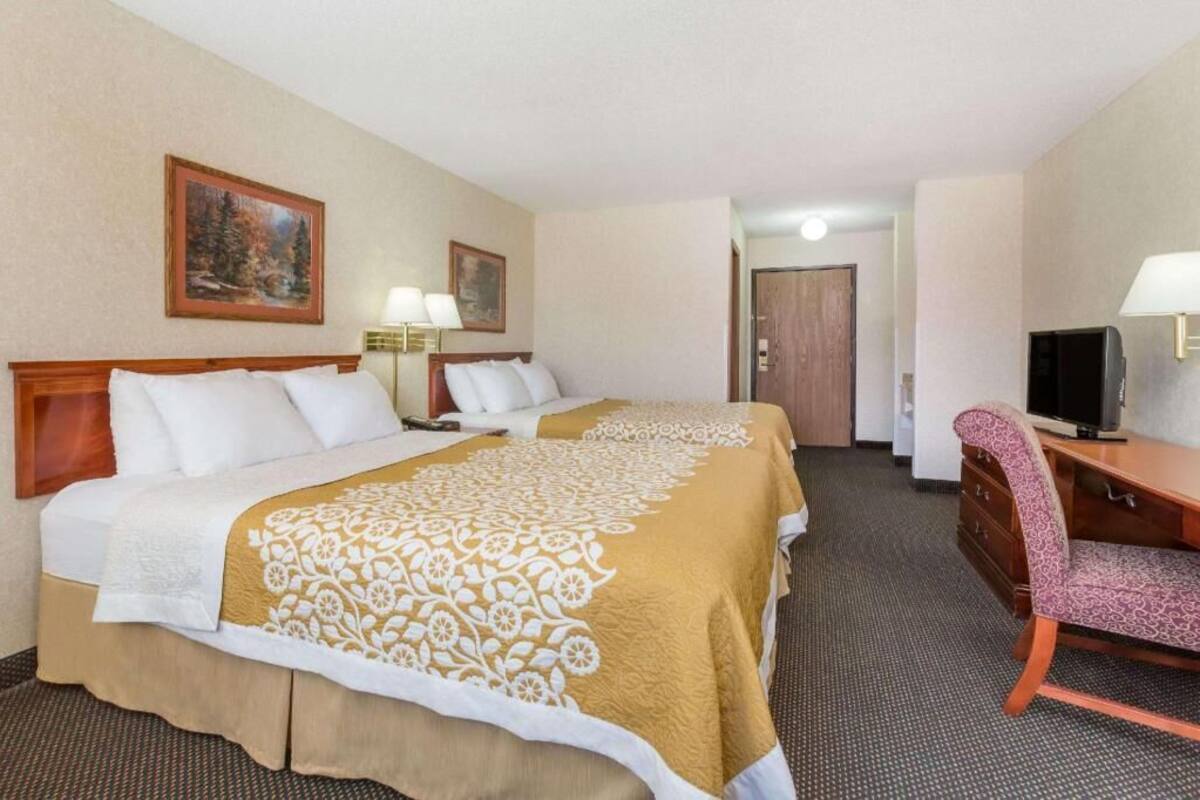 Desk, iron/ironing board, free cribs/infant beds, free WiFi