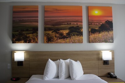 Days Inn by Wyndham Colby