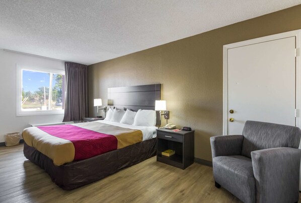 Tabla de planchar con plancha, wifi gratis y ropa de cama 