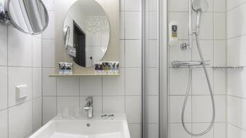 Allergikerbettwaren, Zimmersafe, Schreibtisch, Verdunkelungsvorhänge