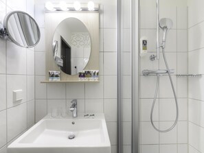 Hypoallergeen beddengoed, een kluis op de kamer, een bureau