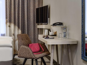 Doppelzimmer, 1 Doppelbett | Allergikerbettwaren, Zimmersafe, Schreibtisch, Verdunkelungsvorhänge