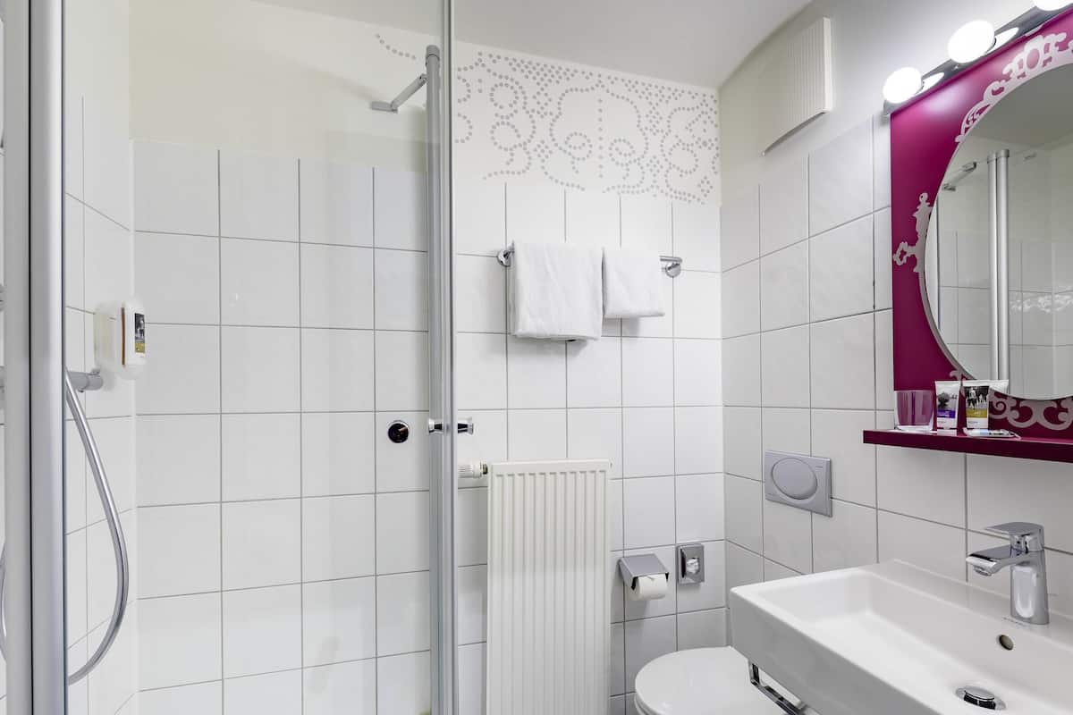 Privilege, Zimmer, 1 Doppelbett | Badezimmer