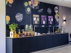 Daily buffet breakfast for a fee - Mercure Hotel Muenchen am Olympiapark (Munich)