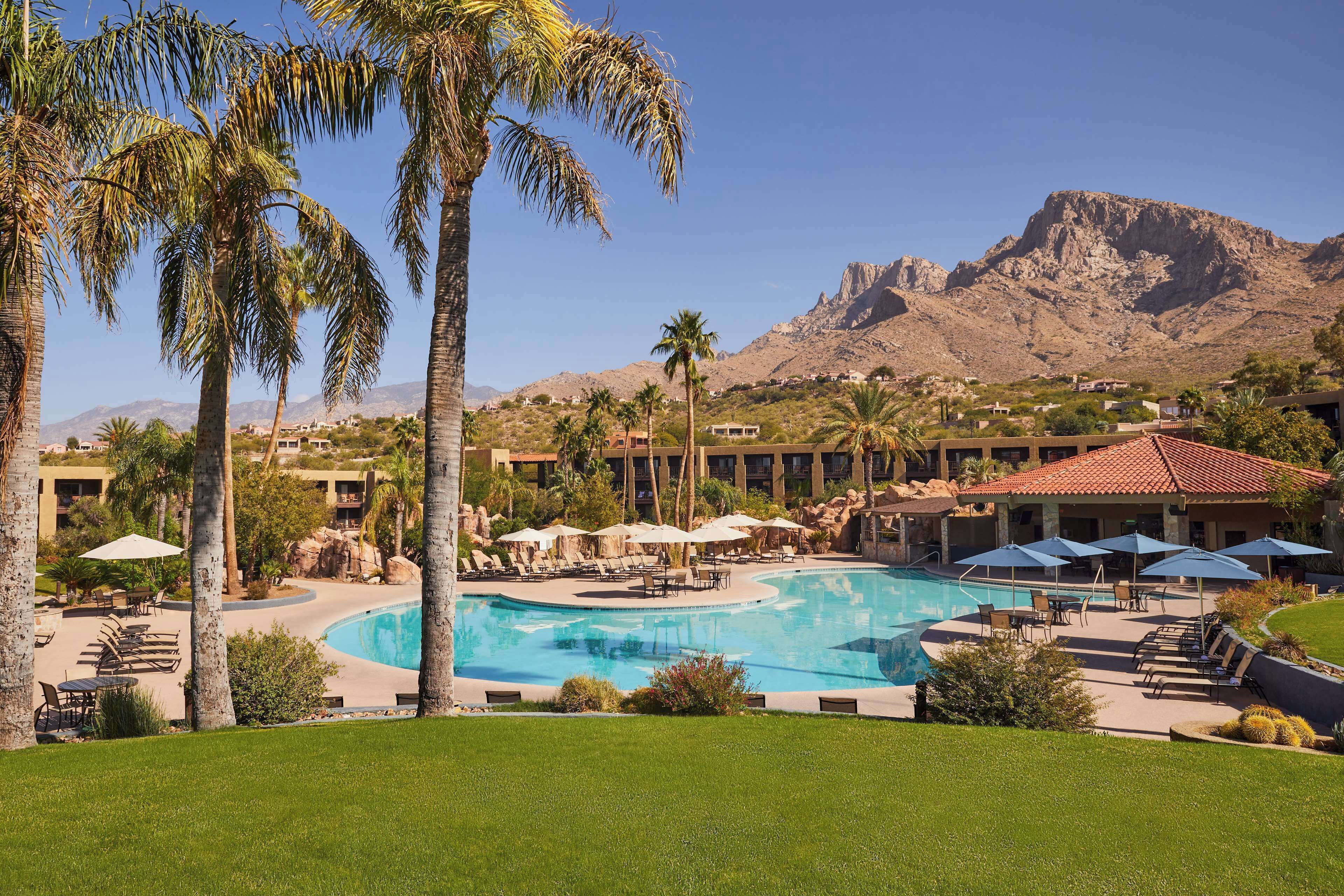 5 outdoor pools, pool loungers