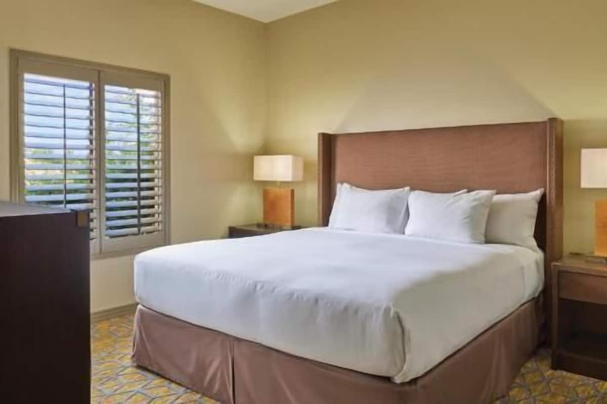 Ropa de cama de alta calidad y camas con pillow-top