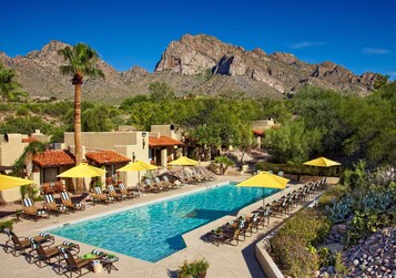 5 outdoor pools, pool loungers