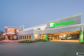 Fassade der Unterkunft – Abend/Nacht