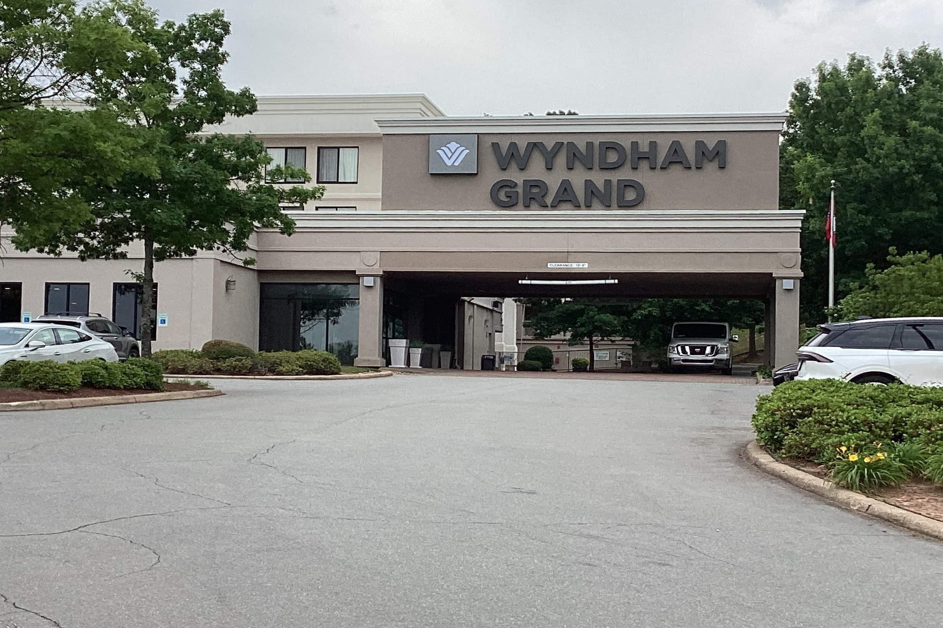 Photo - Wyndham Grand Executive Center Little Rock Airport